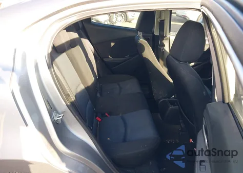 2016 Toyota Yaris Premium z USA, uszkodzony, nr VIN 3MYDLBYV6GY115112